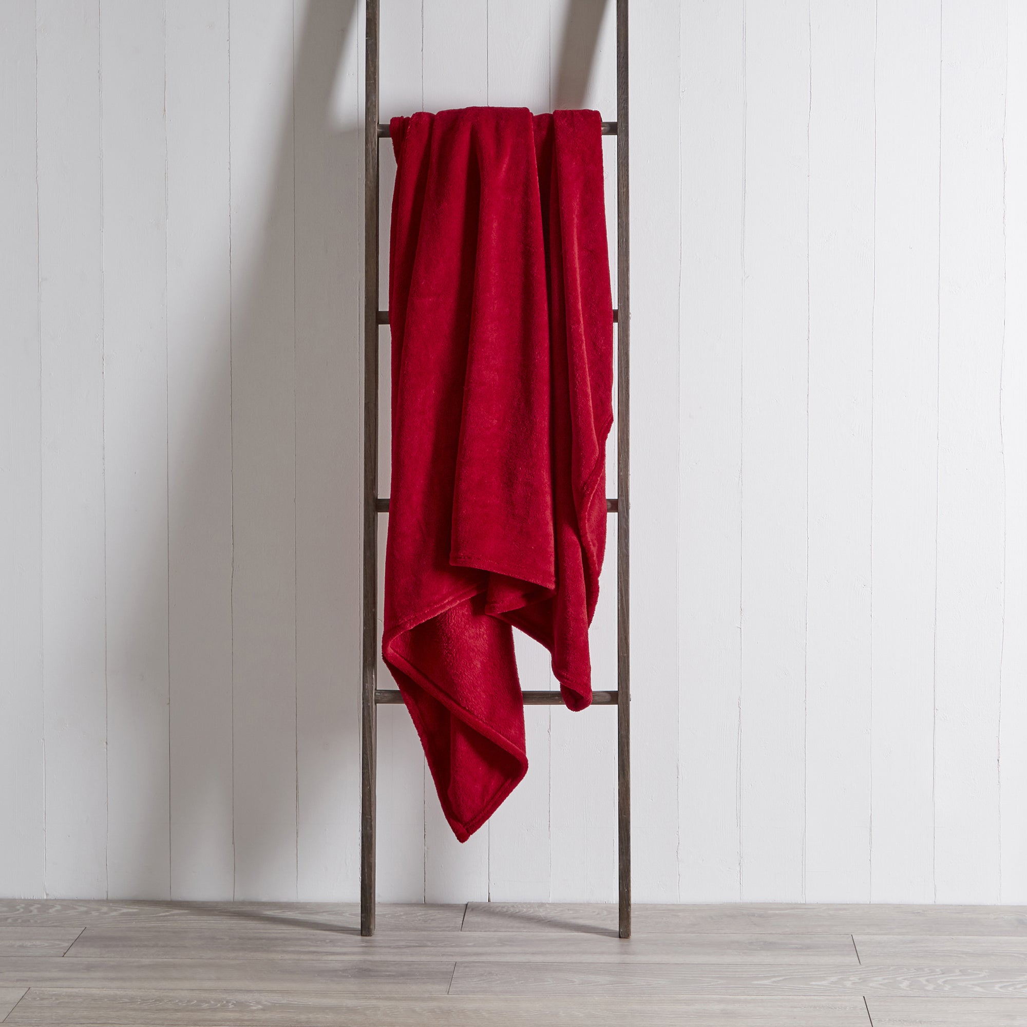 Soft Fleece 130cm x 170cm Throw Red