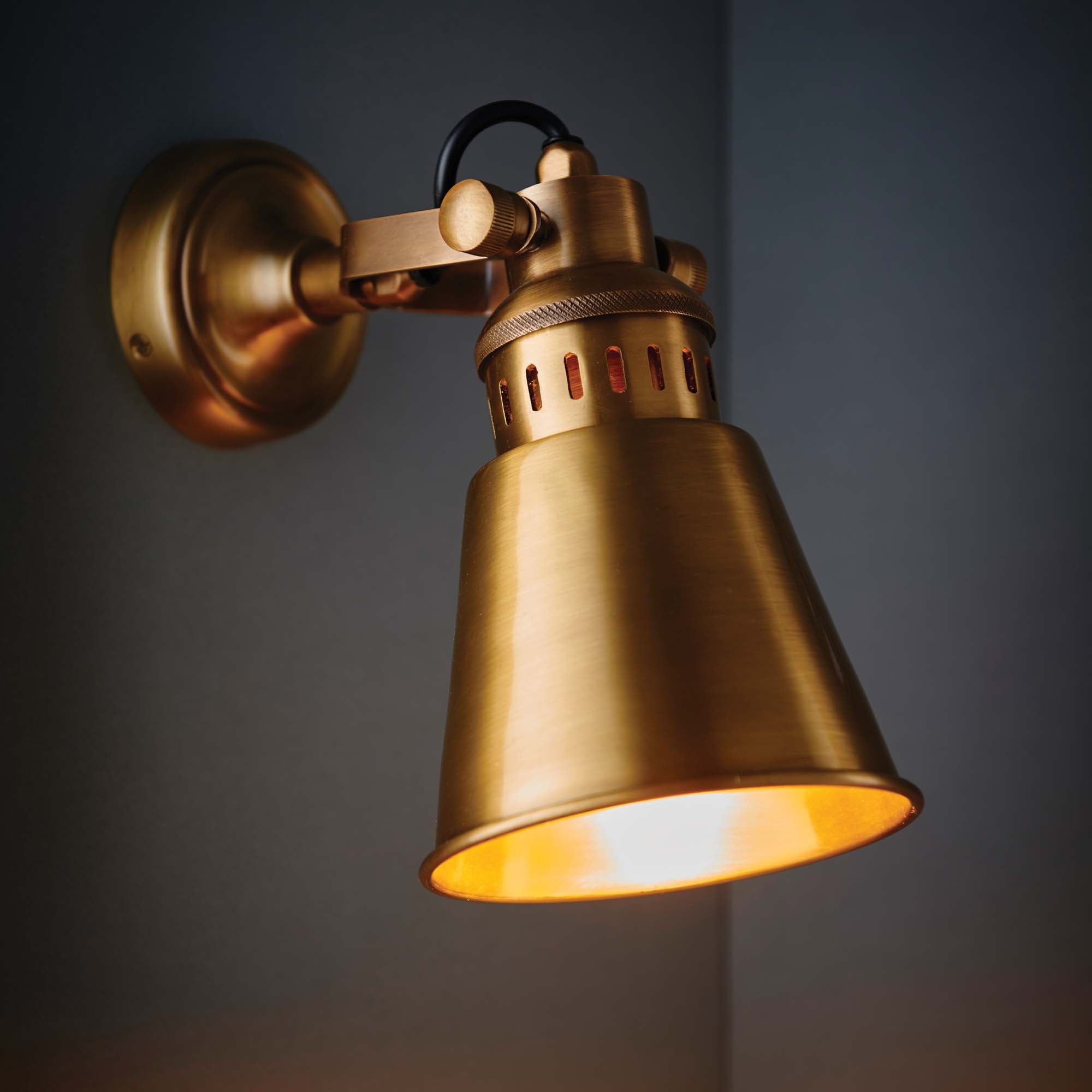 Vogue Cape Wall Light Brass