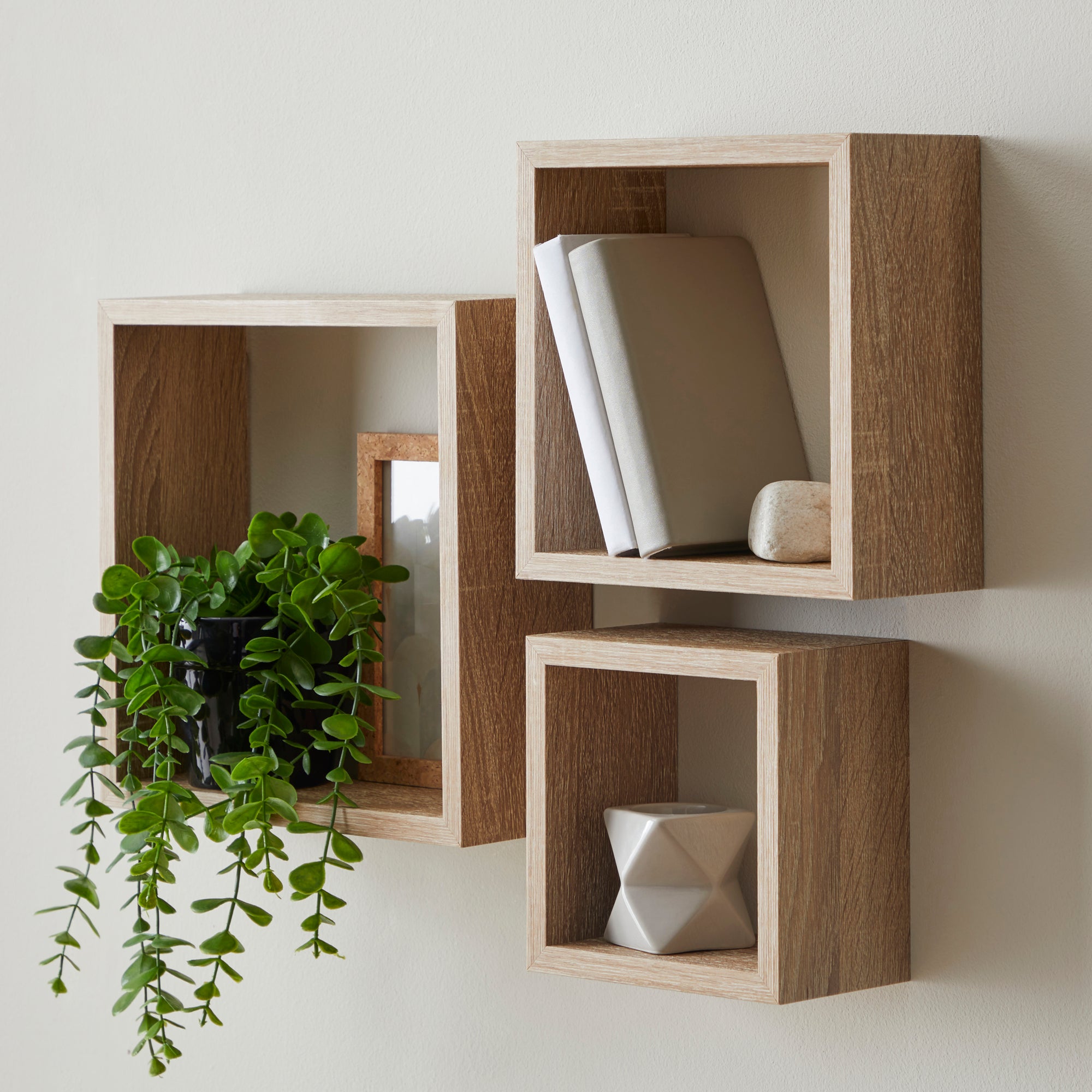 Set of 3 Cube Shelves Brown
