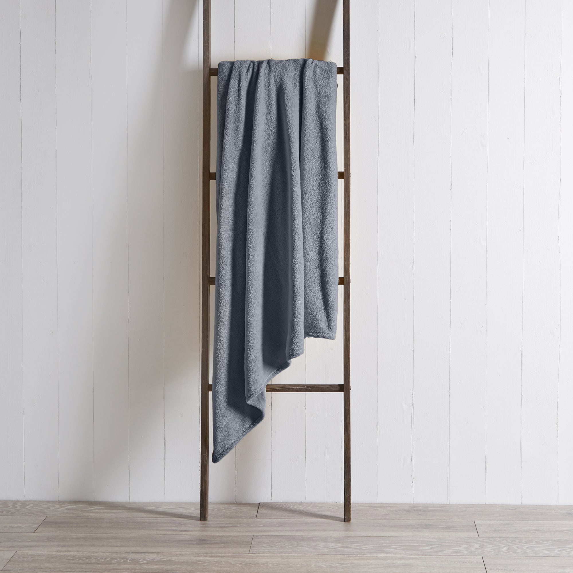 Soft Fleece 130cm x 170cm Throw Grey